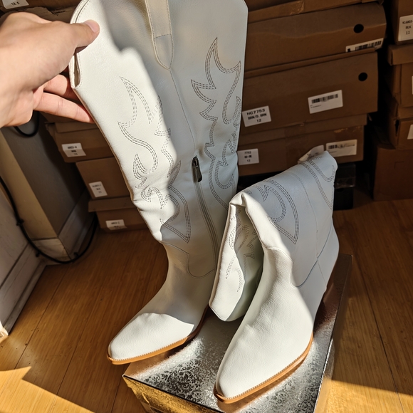 Shoes - Women's White Heeled Western Boots